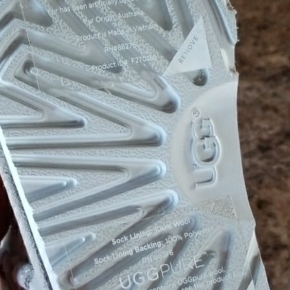 🔥NWT & NIB authentic waterproof UGG BOOTS🔥 - Picture 3 of 6